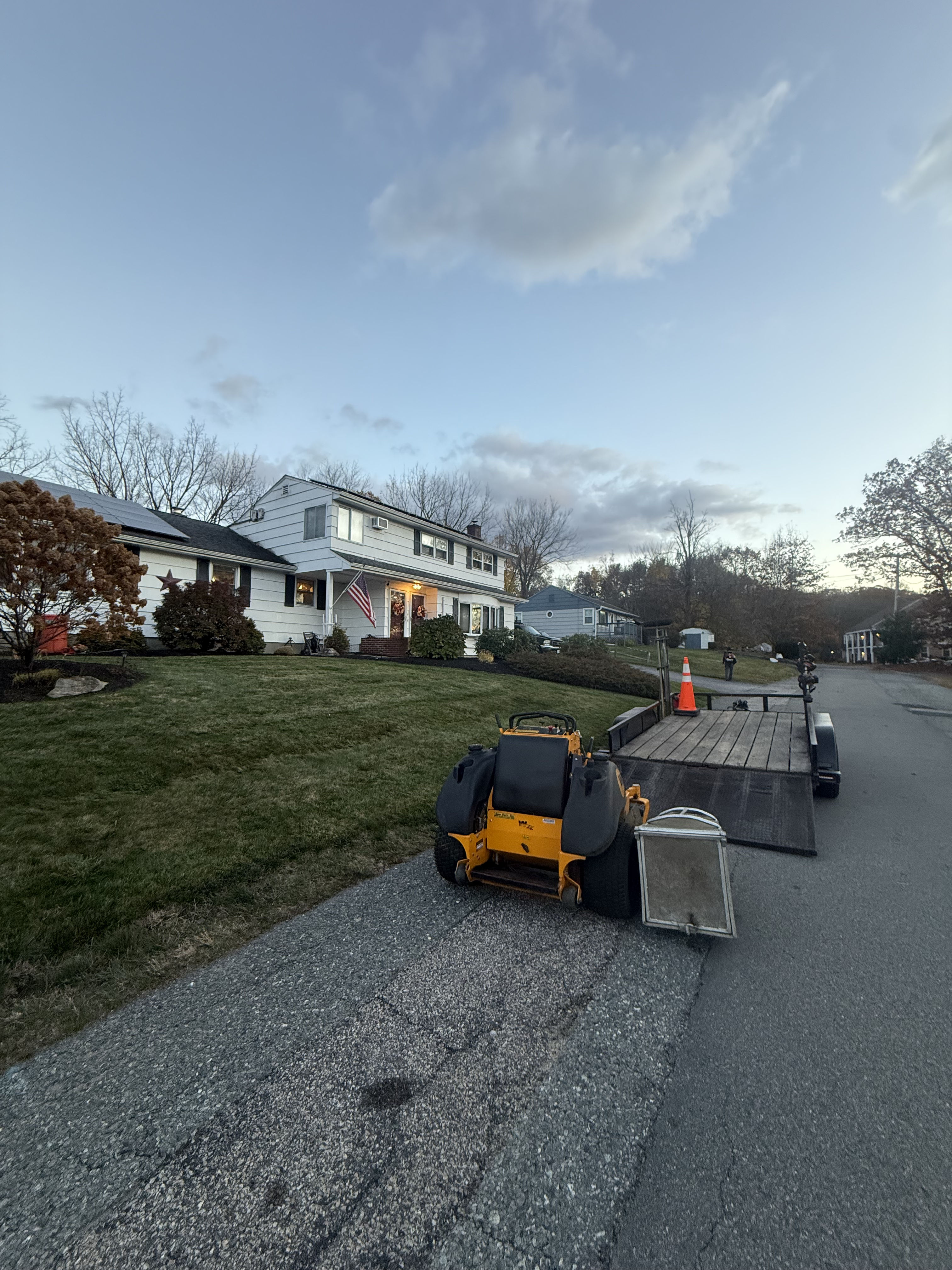 Gallery photos for Achieving Pristine Lawns with Our Weekly Lawn Maintenance: Image #1