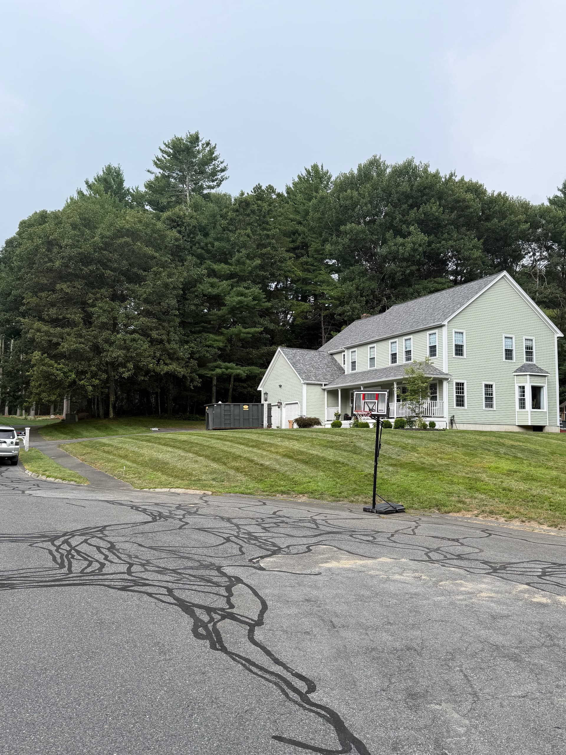 Gallery photos for Weekly Lawn Maintenance Highlights Pristine Landscapes: Image #5