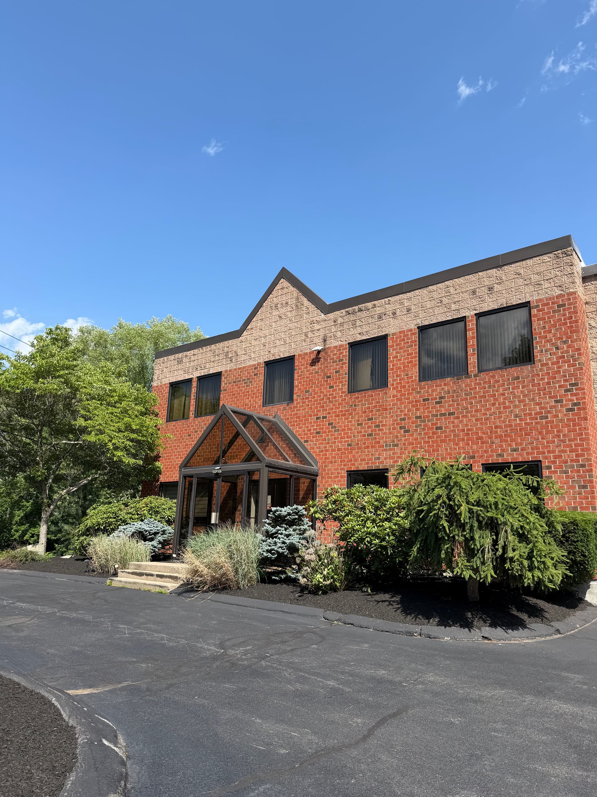 Fresh Mulch Install Sharpens This Commercial Property