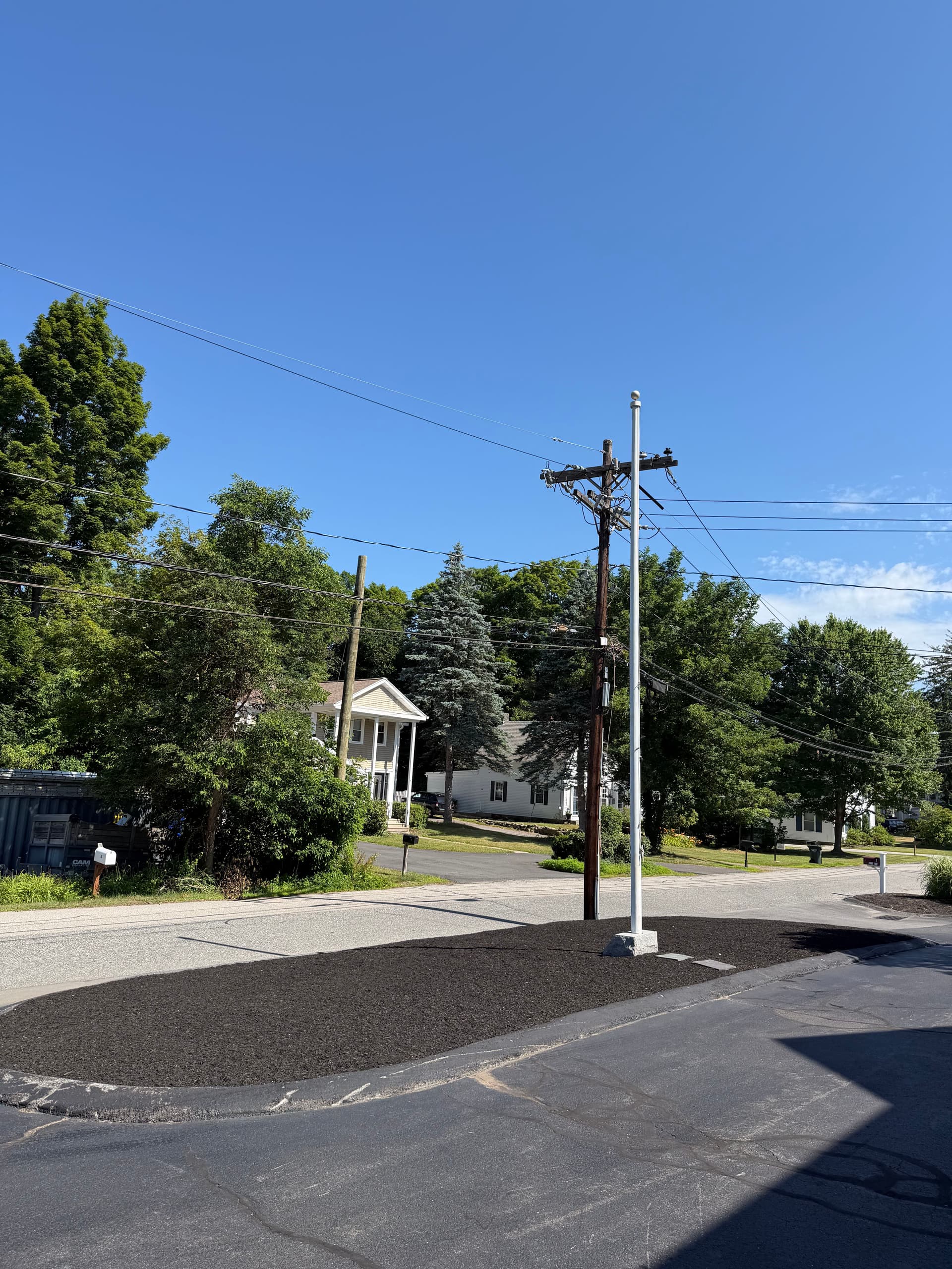 Gallery photos for Fresh Mulch Install Sharpens This Commercial Property: Image #3