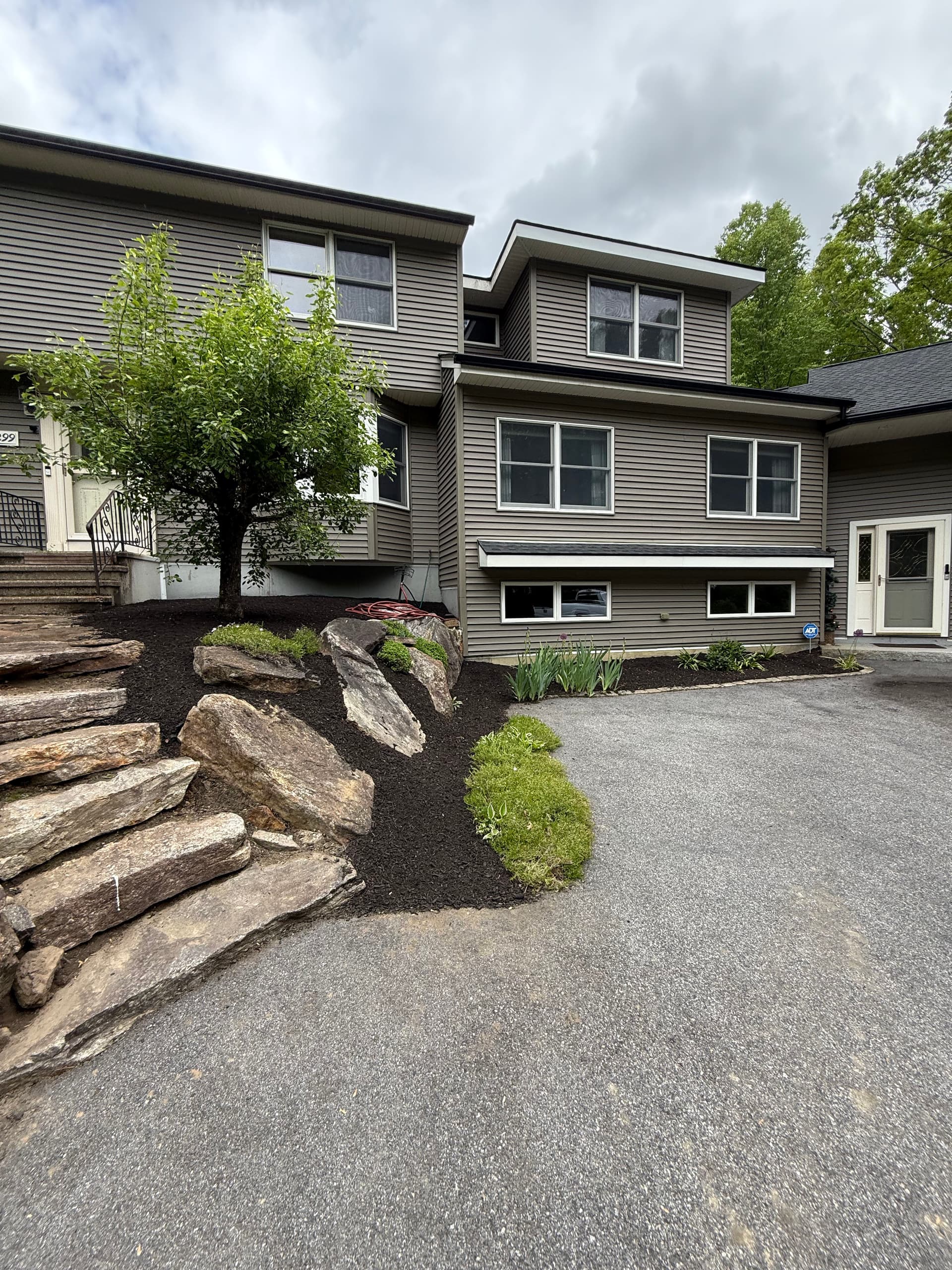 Gallery photos for Revamping Outdoor Spaces with Fresh Mulch and Stone Accents: Image #8