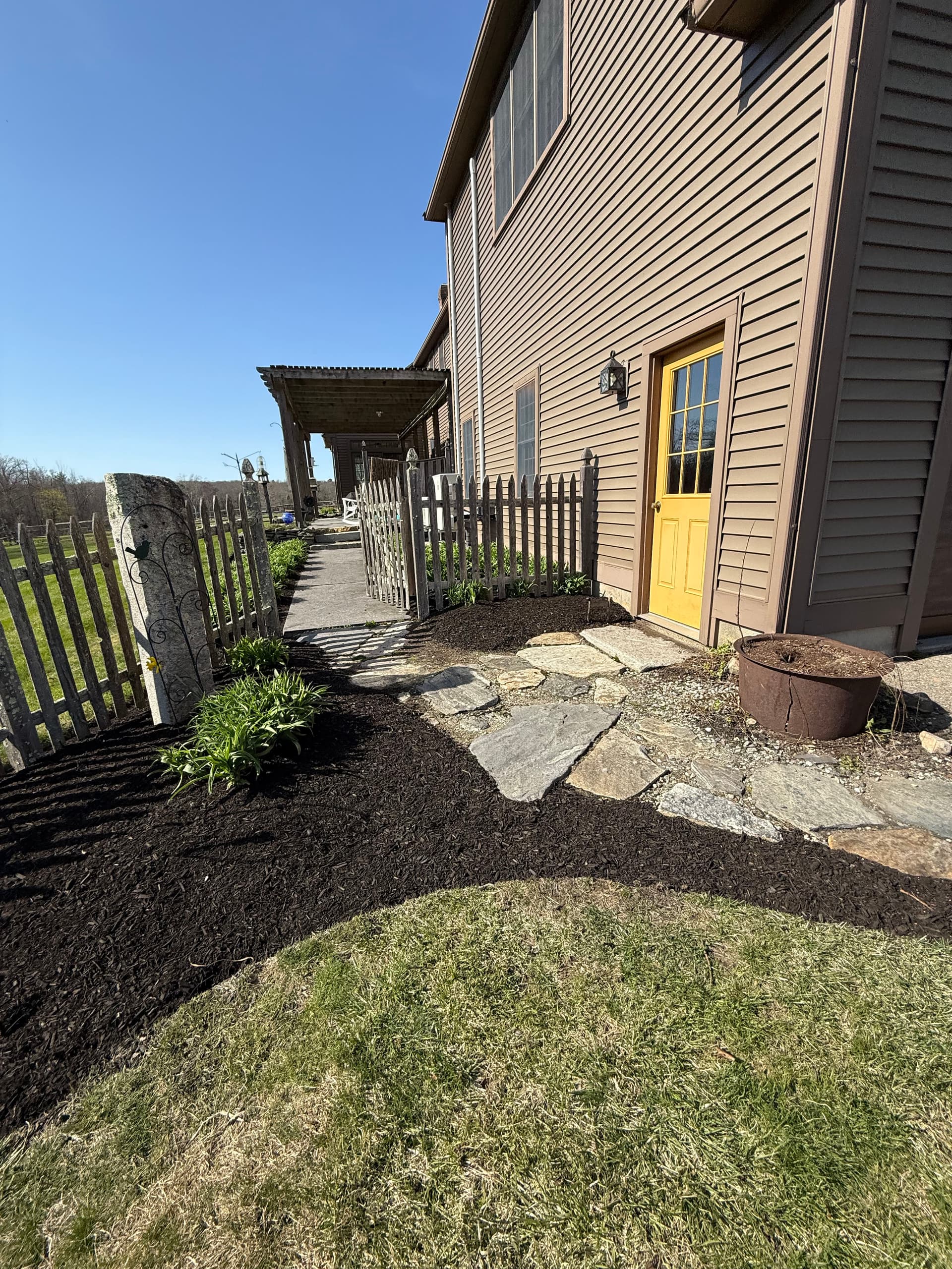 Gallery photos for Enhancing Beauty and Harmony Through Mulch and Stone: Image #4