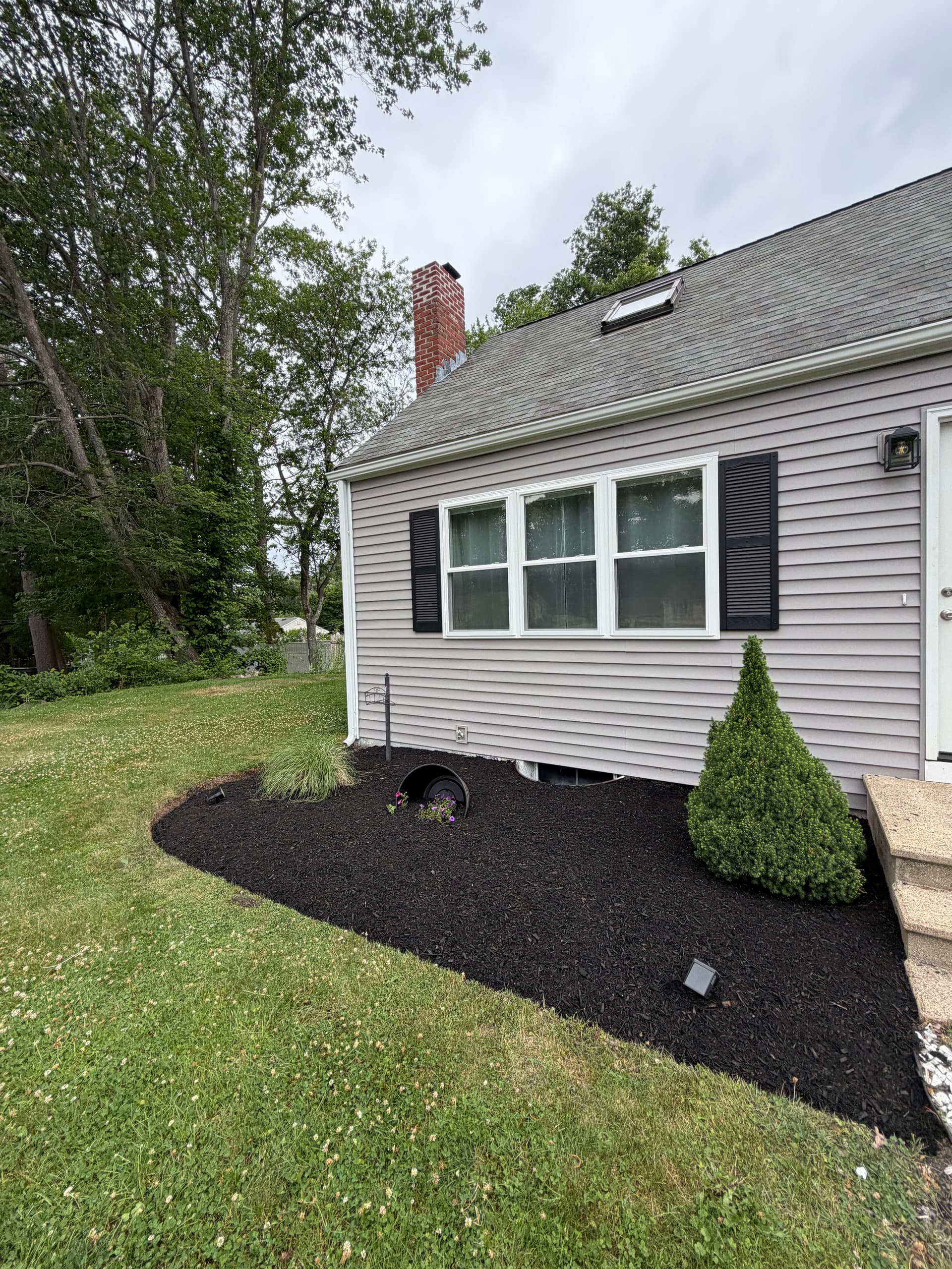 Gallery photos for 40 Yards of Fresh Mulch Across Multiple Properties: Image #4