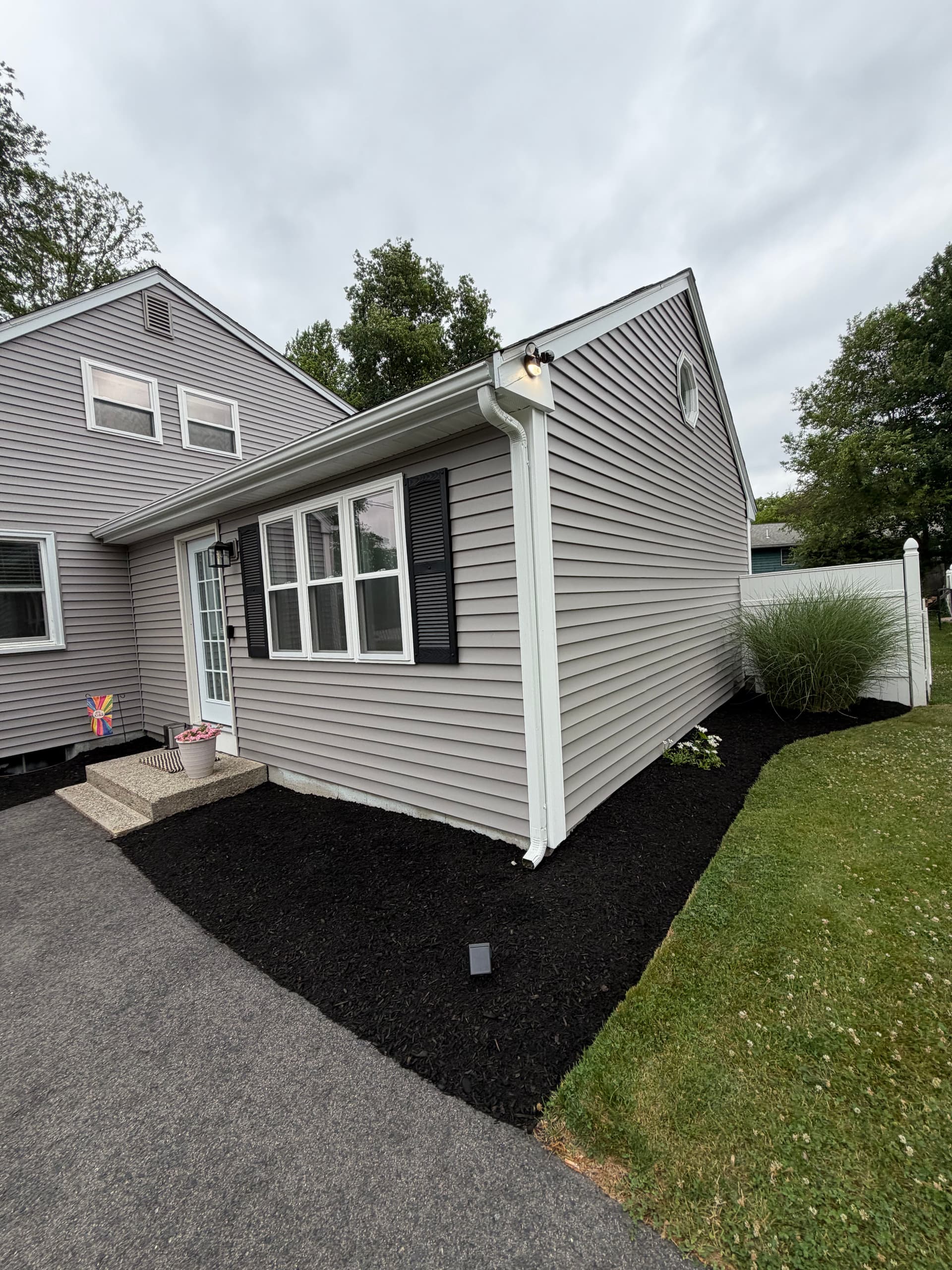 Gallery photos for 40 Yards of Fresh Mulch Across Multiple Properties: Image #6